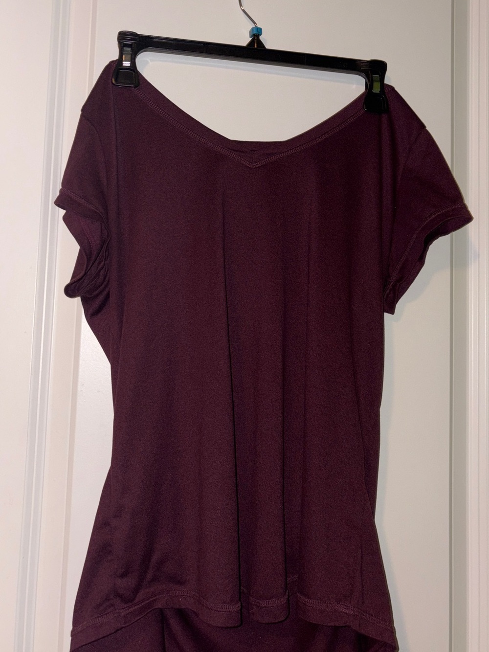 Women's V-Neck Short Sleeve Top - Burgundy